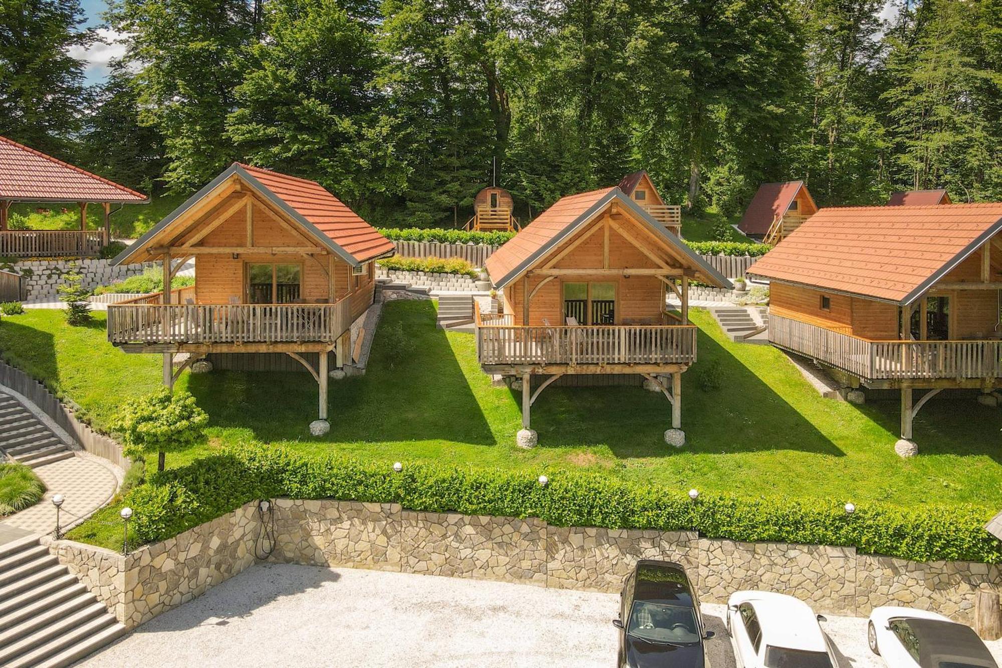 Resort Pri Hrastu คัมนิค ภายนอก รูปภาพ